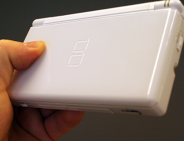 20060929121527-nintendo-ds-lite-14-234362m.jpg